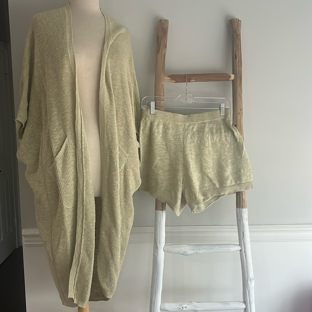 NWT Free People 2 Piece Set Duster Cardi Sweater & Shorts Size Medium Z468